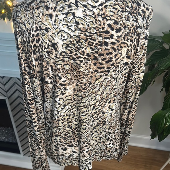 Chic Leopard Print Blouse - Picture 4 of 4